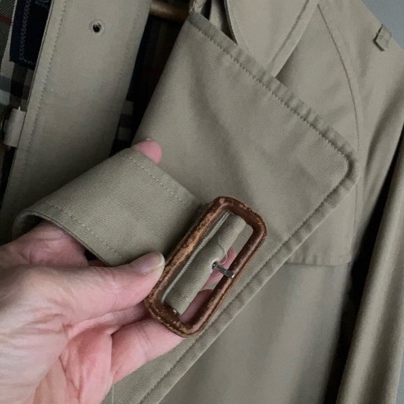 Vintage Burberry trench coat. - Picture 14 of 15